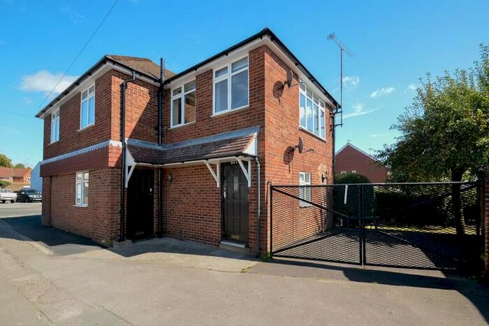 2 Bedroom Flat To Rent In St Leonards Road, Windsor, SL4