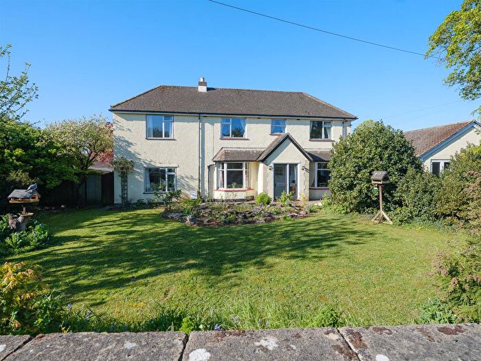 5 Bedroom Detached House For Sale In Bristol Road, Chippenham, SN15