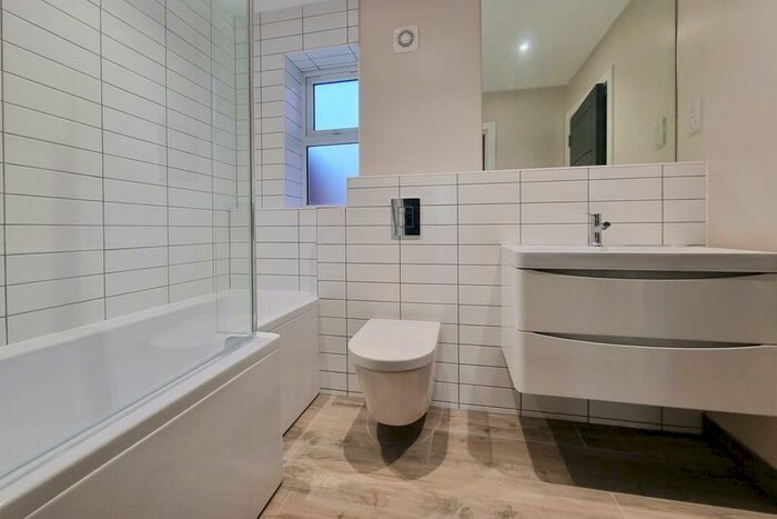 2 Bedroom Apartment For Sale In Waterlooville, Hampshire, PO7
