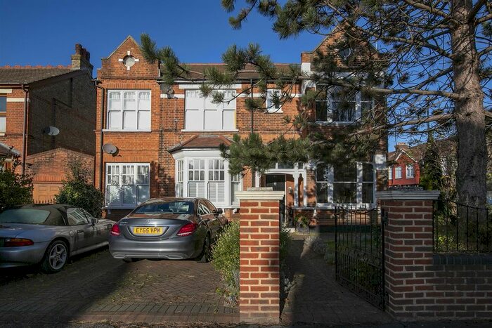 2 Bedroom Flat For Sale In Endlebury Road, London, E4