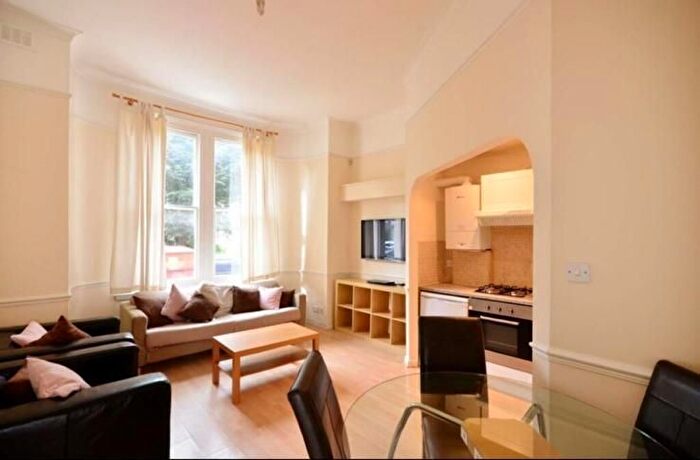 2 Bedroom Flat To Rent In Lanhill Road, London, W9