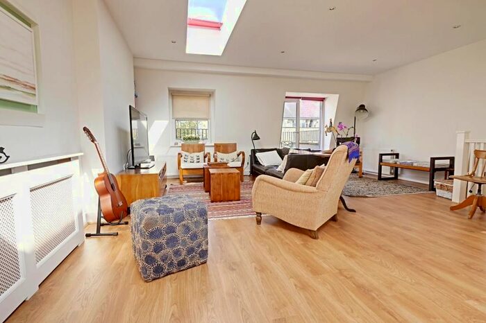 3 Bedroom Flat To Rent In Lanark Road, Little Venice, London W9