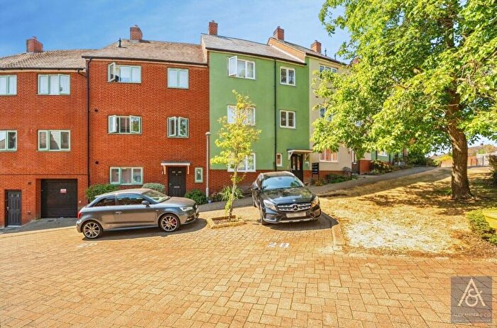 1 Bedroom Garage / Parking For Sale In Summerhouse Hill, Buckingham, Buckinghamshire, MK18