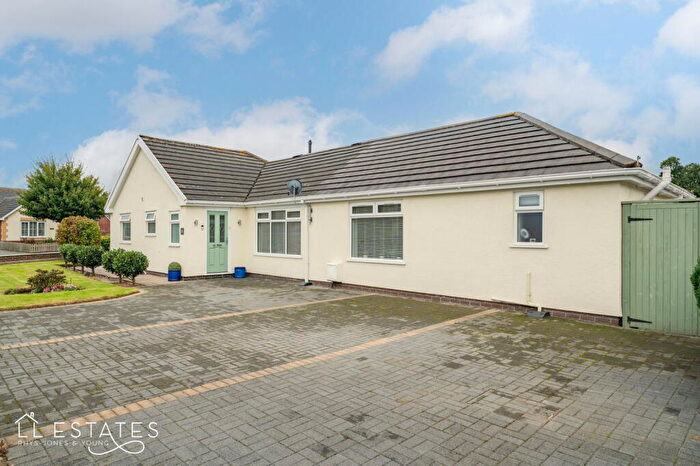 3 Bedroom Detached Bungalow For Sale In Ffordd Siarl, St. Asaph, LL17