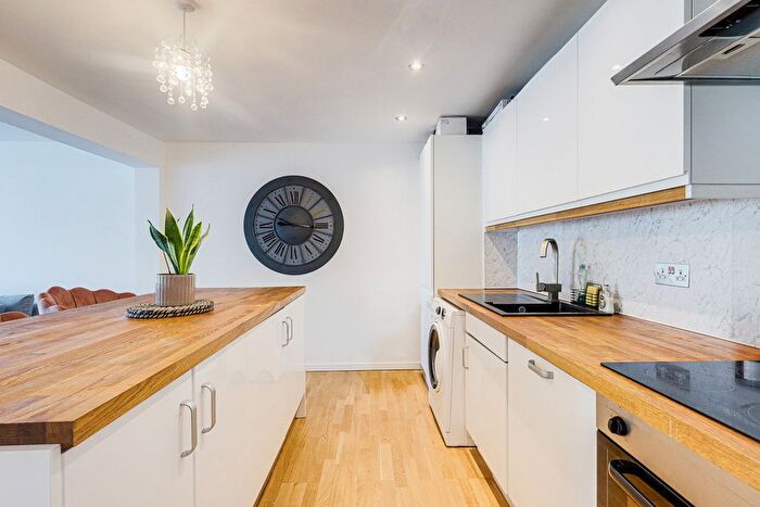 1 Bedroom Flat To Rent In Cricketfield Grove, Leigh-On-Sea, SS9