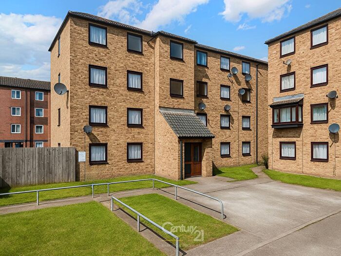 2 Bedroom Flat For Sale In Gurney Close, Barking, IG11