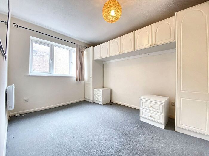 1 Bedroom Flat To Rent In Cumbrian Way, Uxbridge, UB8
