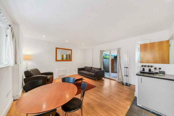 1 Bedroom Apartment To Rent In Axis Court, Tempus Wharf, Shad Thames, SE16