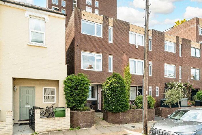 4 Bedroom End Terrace House For Sale In Holyport Road, London, SW6