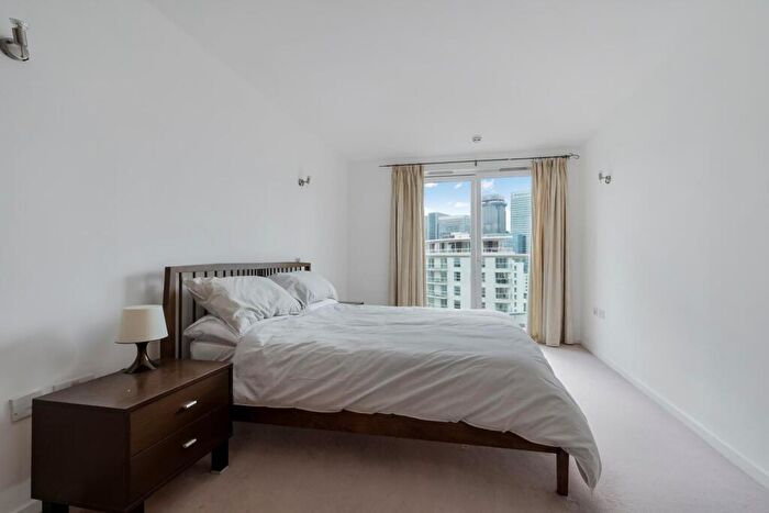 2 Bedroom Apartment To Rent In New Providence Wharf, Fairmont Avenue, E14