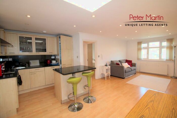 2 Bedroom Flat To Rent In Woodstock Avenue, Golders Green, NW11