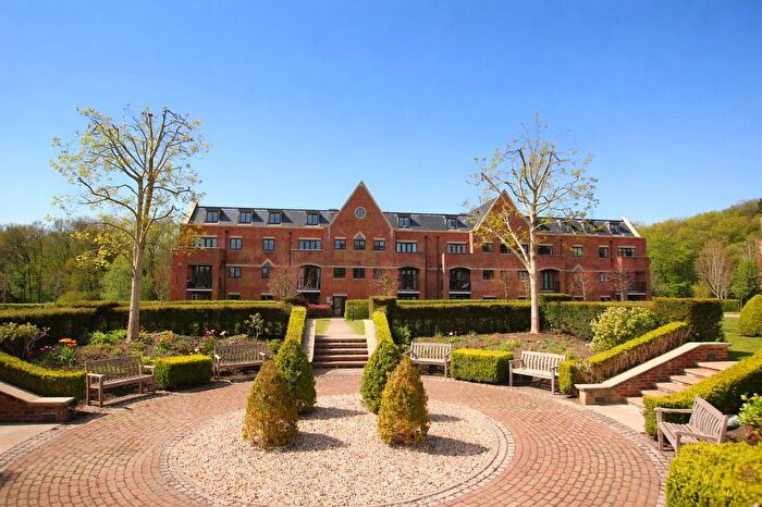 2 Bedroom Flat For Sale In Little Trodgers Lane, Mayfield, TN20