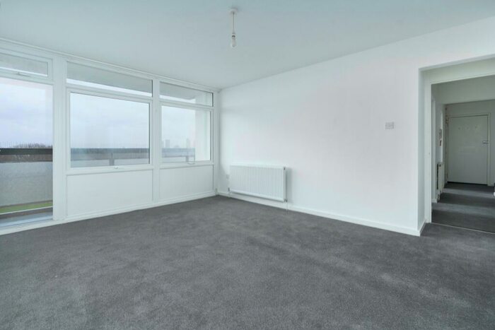 2 Bedroom Apartment To Rent In Landmark Heights, Daubeney Road, London, E5