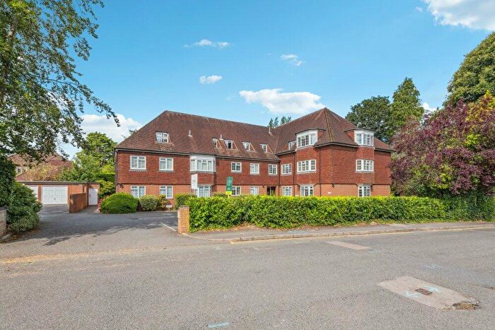 3 Bedroom Apartment To Rent In Grove Road, Beaconsfield, Buckinghamshire, HP9