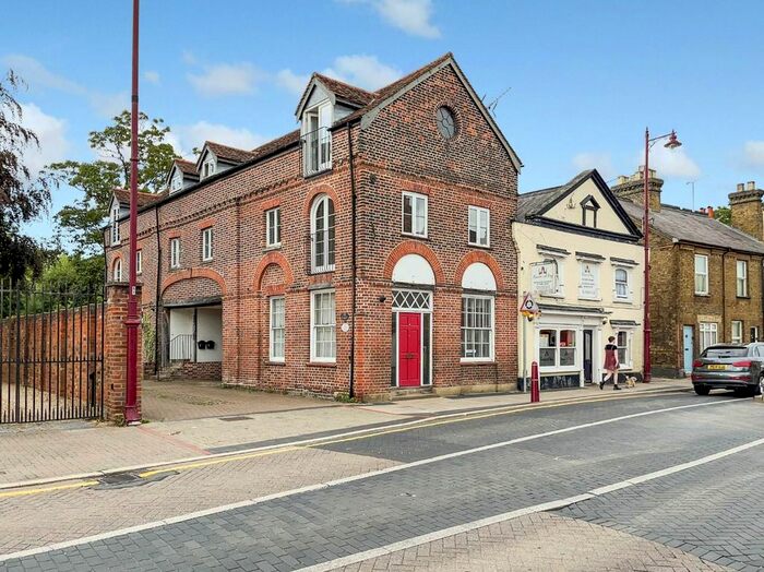 2 Bedroom Flat To Rent In High Street, Stanstead Abbotts, Herts, SG12