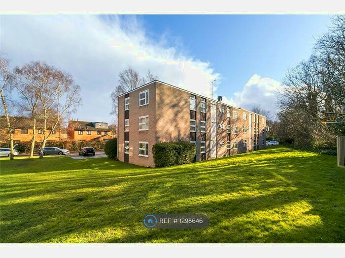 3 Bedroom Flat To Rent In Hepple Close, Isleworth, TW7
