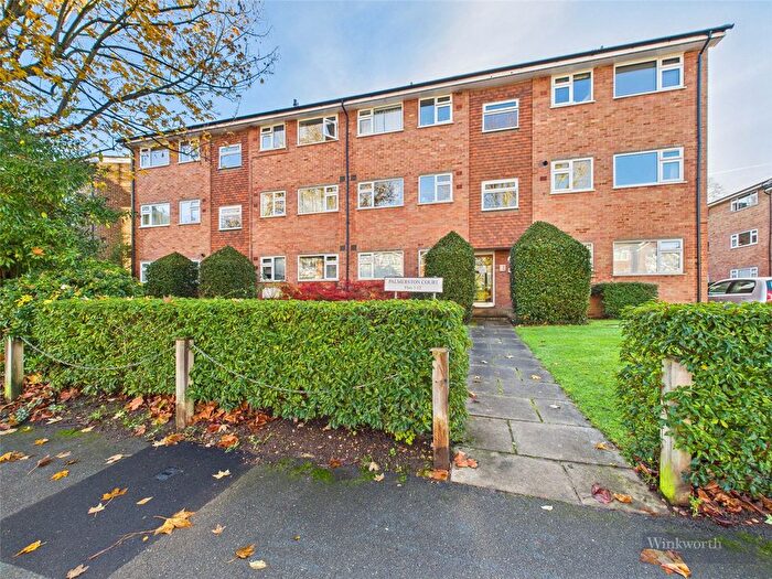 2 Bedroom Flat To Rent In Lovelace Gardens, Surbiton, KT6