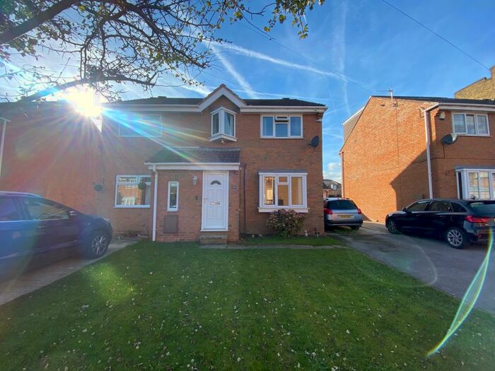 3 Bedroom House To Rent In Richmond Close, Bramley, Leeds, LS13