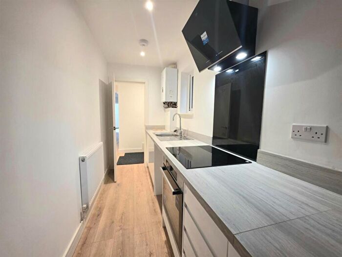 2 Bedroom Flat For Sale In Elphinstone Road, Southsea, PO5