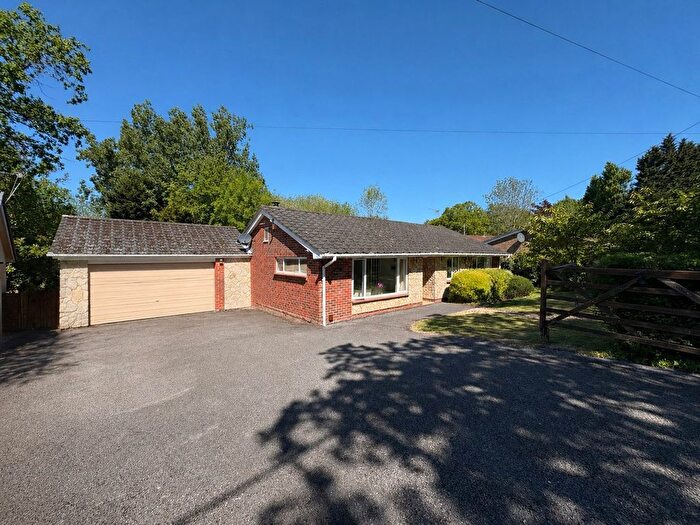 3 Bedroom Detached Bungalow For Sale In Hungerford, Southampton, SO31