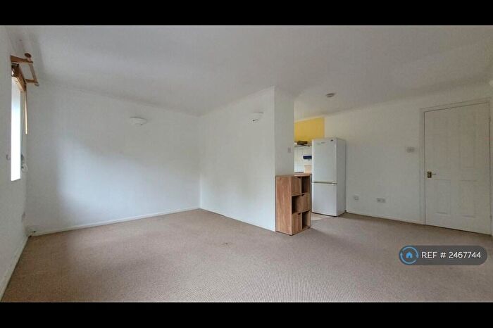 1 Bedroom Flat To Rent In Clover Field, Lychpit, Basingstoke, RG24