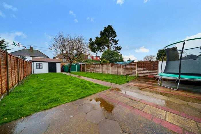 5 Bedroom Semi-Detached House To Rent In Heston Road, Hounslow, TW5