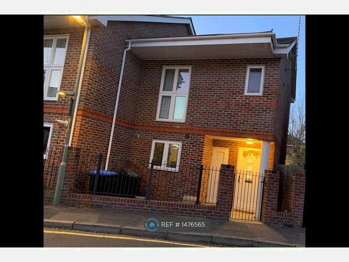 3 Bedroom Semi-Detached House To Rent In Vale Farm Road, Woking, GU21