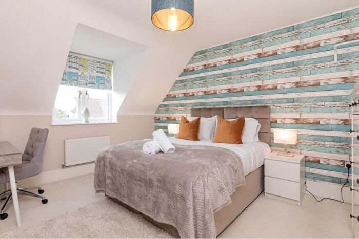 5 Bedroom House To Rent In Milton Road, Milton Keynes, Buckinghamshire, MK10