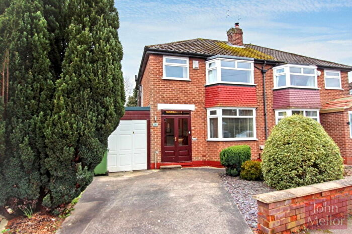 3 Bedroom Semi Detached House For Sale In Mayfield Grove, Reddish, SK5