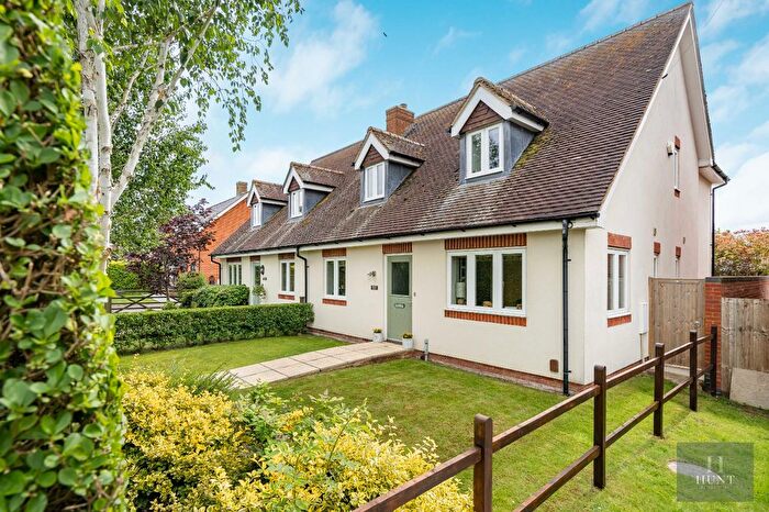4 Bedroom Semi-Detached House For Sale In Dadbrook, Cuddington, Aylesbury, Buckinghamshire, HP18