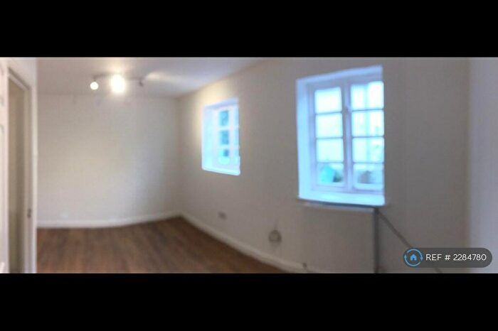 5 Bedroom Terraced House To Rent In Bernhart Close, Edgware, HA8