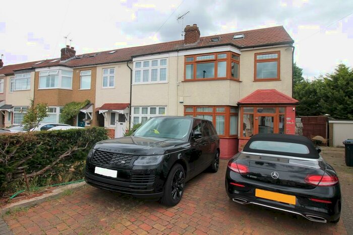 4 Bedroom Semi-Detached House To Rent In Eastbury Avenue, Enfield, EN1