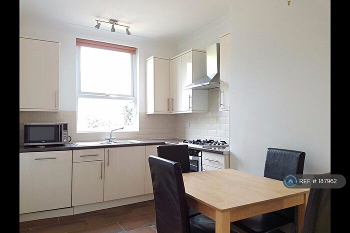 2 Bedroom Flat To Rent In East Finchley, London, N2