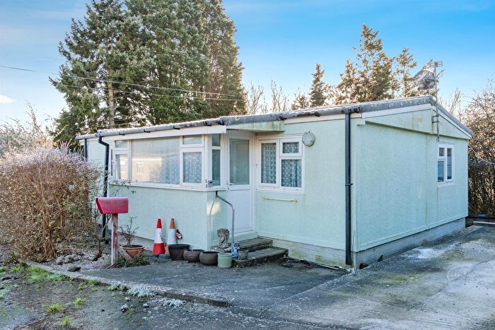 3 Bedroom Mobile/park Home For Sale In Buckingham Orchard, Chudleigh, Newton Abbot, TQ13
