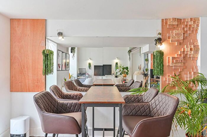 2 Bedroom Flat For Sale In Cadogan Road, Woolwich Riverside, London, SE18