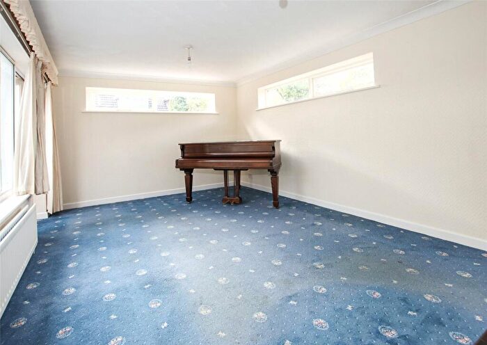 3 Bedroom Bungalow For Sale In Yeovilton Close, Everton, Hampshire, SO41