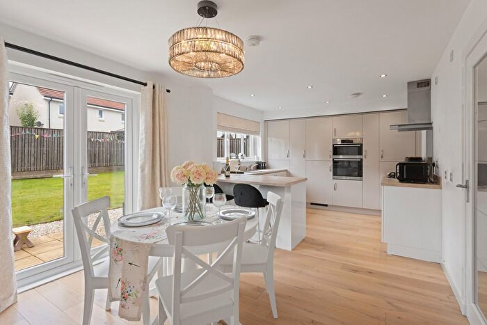 4 Bedroom Detached House For Sale In Caldercruix Crescent, Eliburn, Livingston, EH54