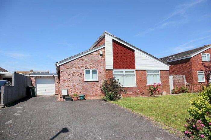 3 Bedroom Property To Rent In Westerleigh Road, Clevedon, BS21