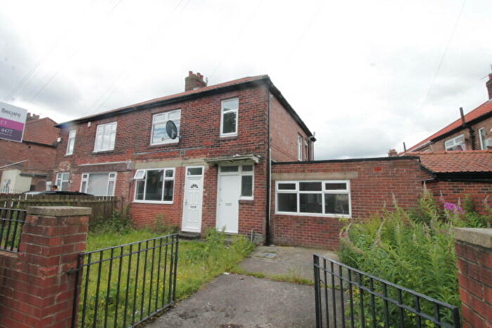 2 Bedroom Flat To Rent In Brookside Crescent, Blakelaw, Newcastle, NE5