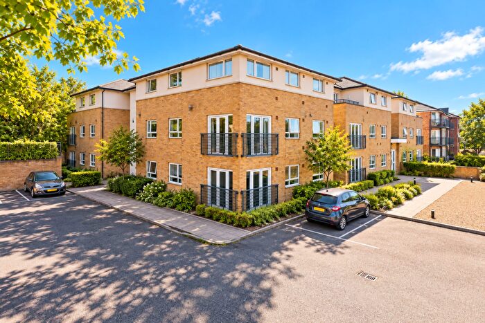 2 Bedroom Apartment For Sale In The Uplands, Bricket Wood, AL2