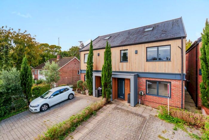 4 Bedroom Semi-Detached House To Rent In Queens Road Winchester, SO22