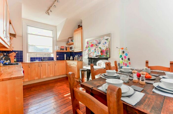 2 Bedroom Flat To Rent In Leopold Road, Wimbledon, London, SW19