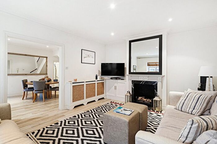 3 Bedroom Semi-detached House To Rent In Campden House Close, Campden Hill, W8