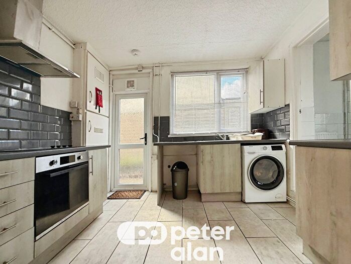 2 Bedroom Flat To Rent In Monthermer Road, Cardiff, CF24