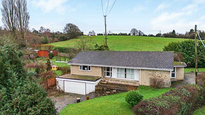 3 Bedroom Detached Bungalow For Sale In Littleworth, Oxford, OX33