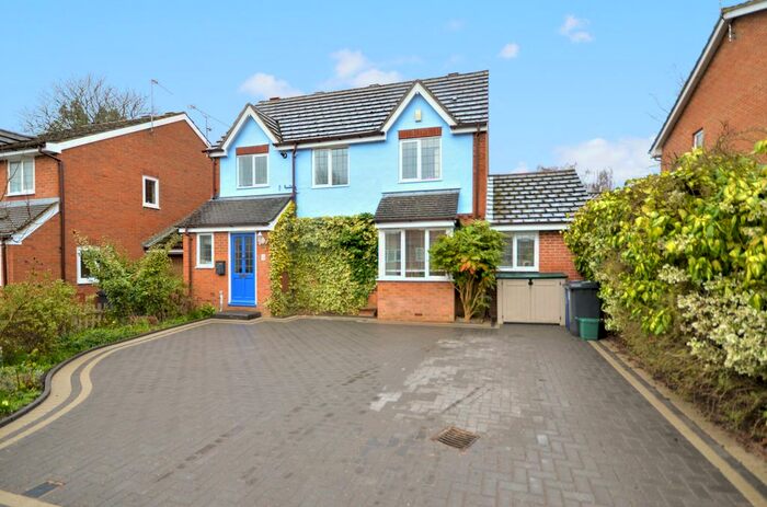 3 Bedroom Link Detached House To Rent In The Old Orchard, Farnham, Surrey, GU9