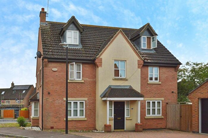 5 Bedroom Detached House For Sale In Stonebridge Grove, Monkston Park, Milton Keynes, MK10
