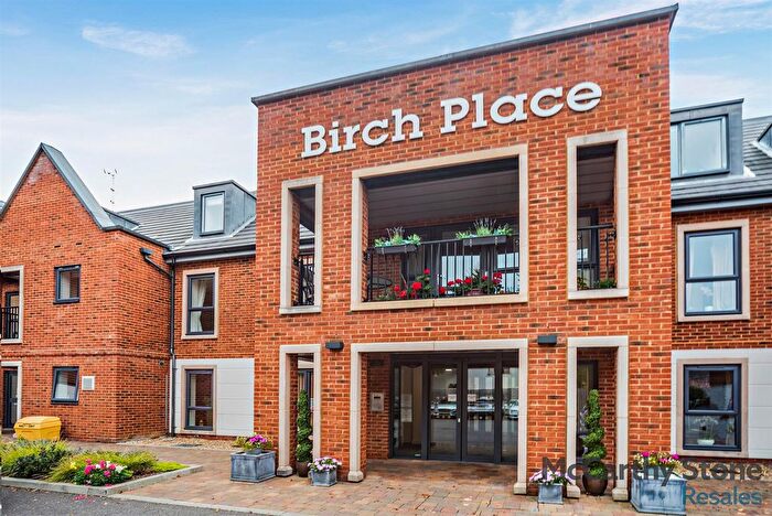 1 Bedroom Flat For Sale In Dukes Ride, Crowthorne, RG45
