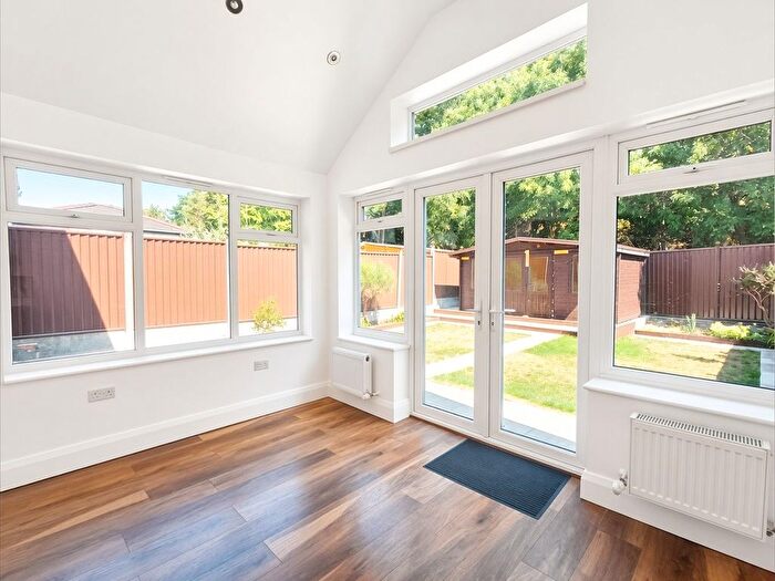 3 Bedroom Flat To Rent In Abercorn Road, Mill Hill, NW7