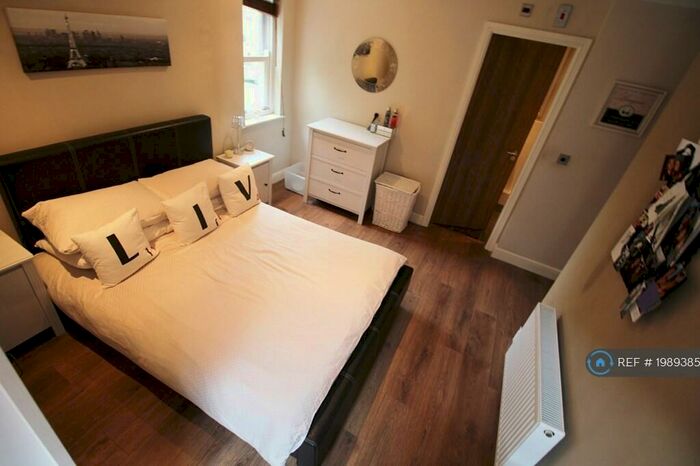 2 Bedroom Flat To Rent In Back Broomfield Crescent, Leeds, LS6